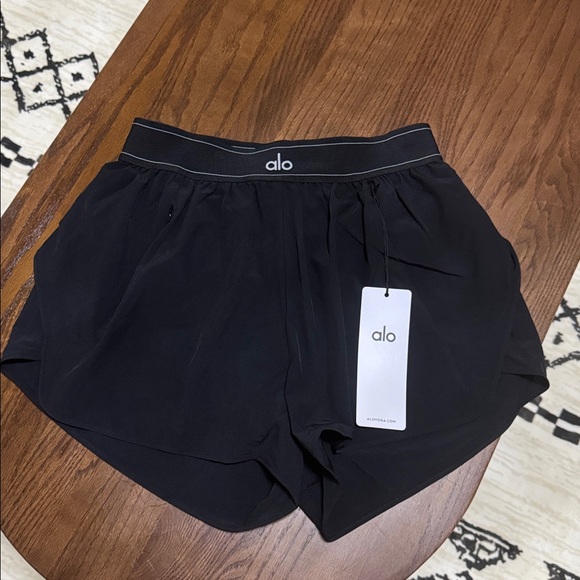 Alo yoga Women's match point Shorts - Picture 6 of 9